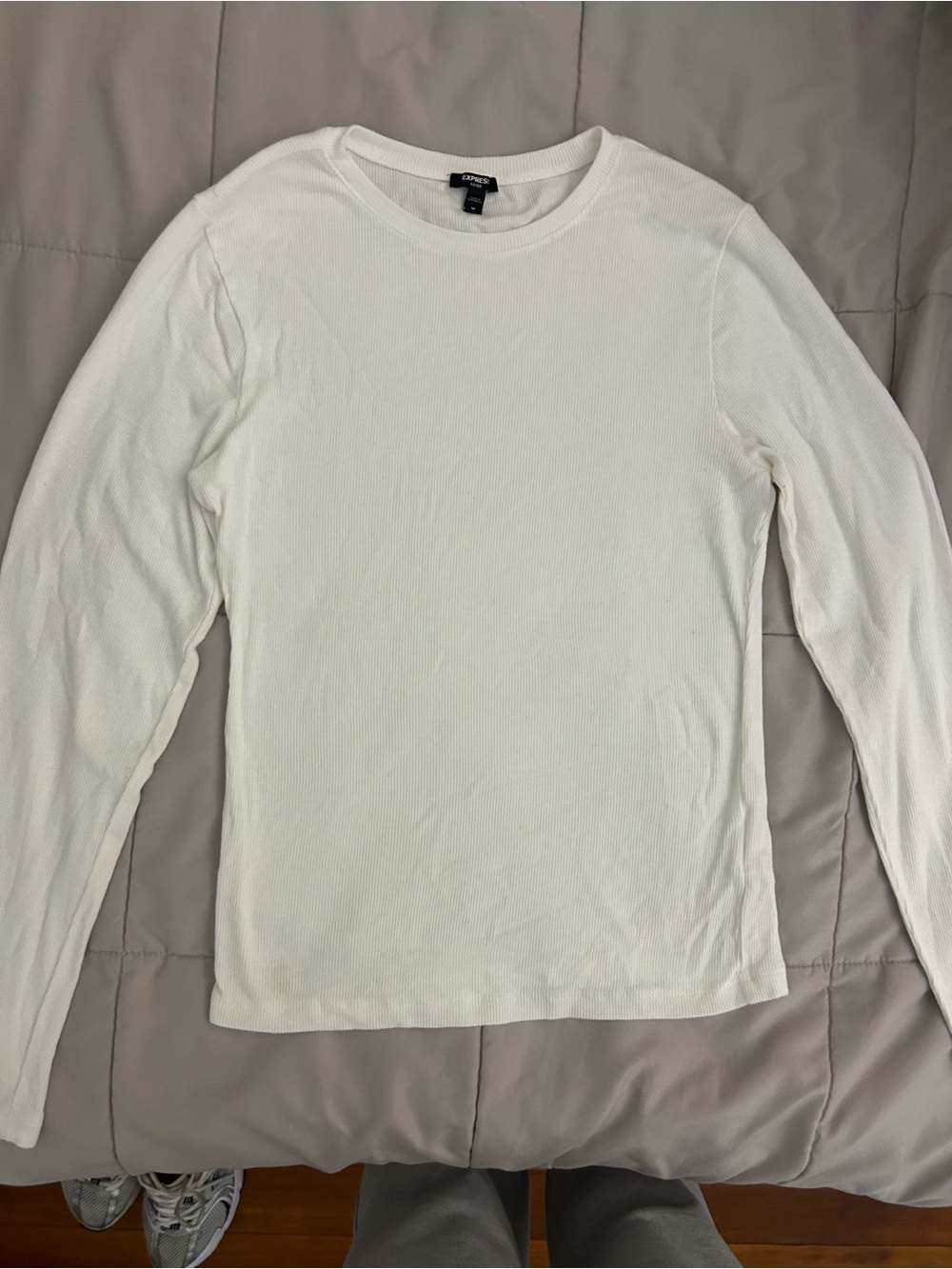 Express Women's White Ribbed Long-Sleeve Crew Neck Sweater